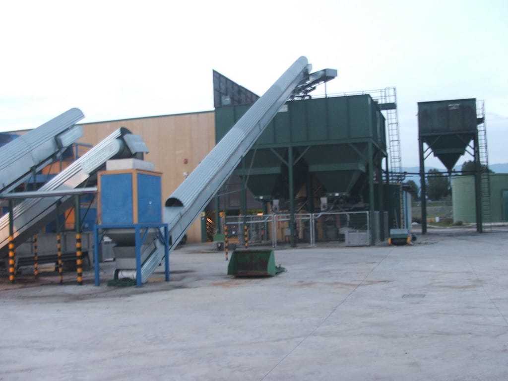 Planta industrial de una almazara de aceite de oliva, del tipo de instalación que inspeccionamos con dron