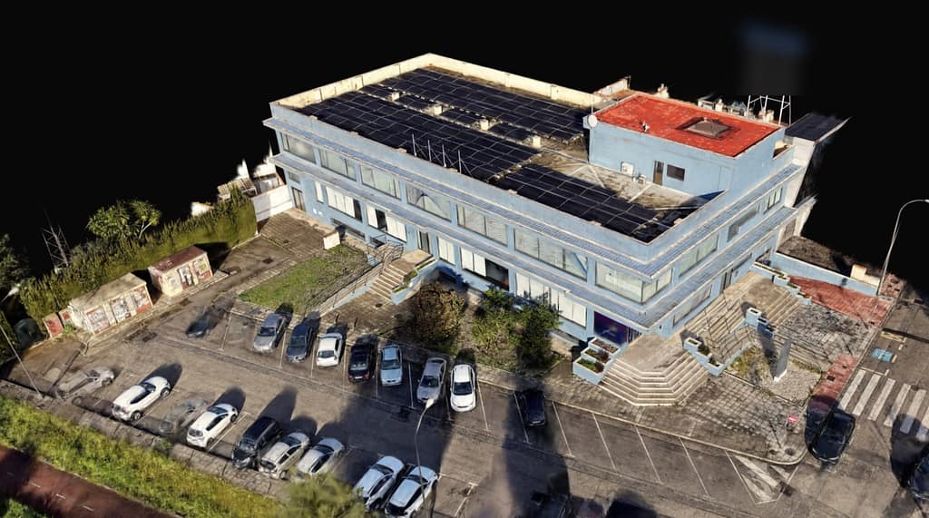 Gemelo digital 3D de un edificio de oficinas inspeccionado con dron