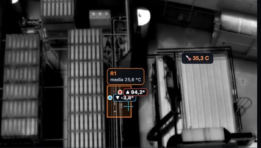 Termografía de un equipo industrial con punto caliente de 94 grados detectado