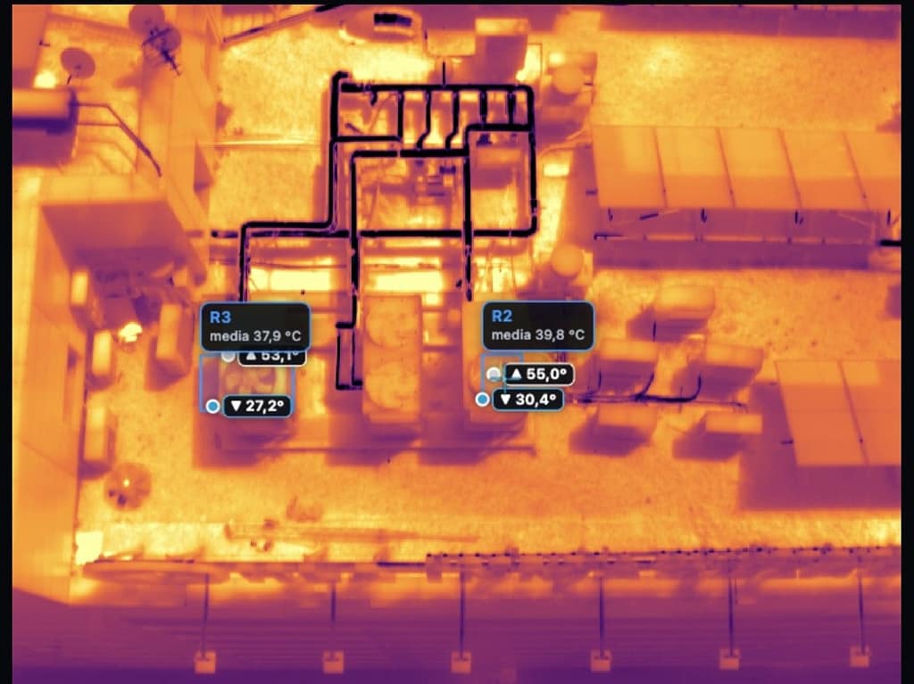 Termografía de una instalación industrial con dos regiones de análisis (R2 máx 55 °C, R3 máx 53 °C) — SolDron